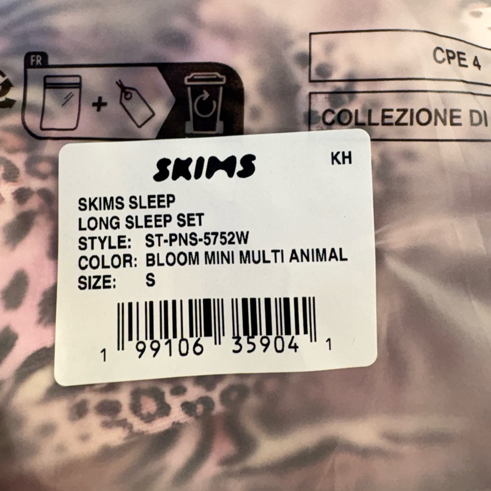 SKIMS Pink Animal Print Pajama Sleep Set Top & Pants Small NWT $88 retail - Picture 12 of 13